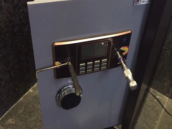 保險(xiǎn)柜開鎖